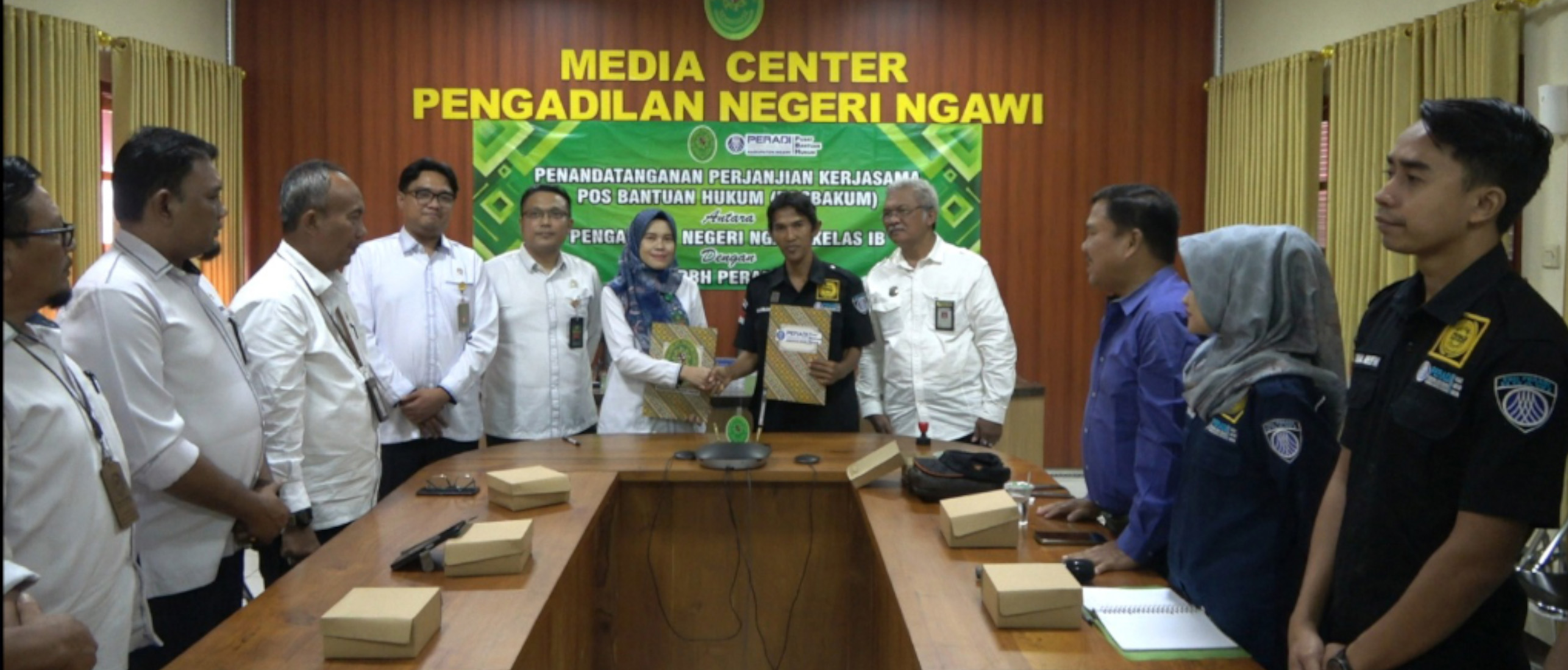 Penandatanganan Kerjasama PN. Ngawi dengan PBH DPC PERADI Ngawi